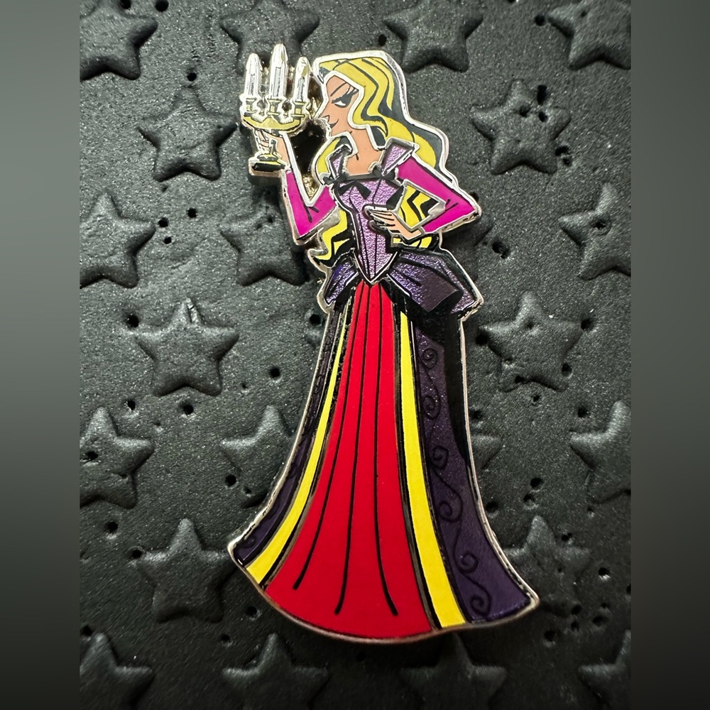 Loungefly - Hocus Pocus - Sarah Sanderson - Villain Spelltacular Disney Pin